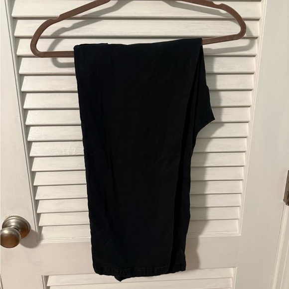 American Eagle Outfitters Pants - American Eagle Women’s Black High Rise Stretch Cargo pants in black Size 8.